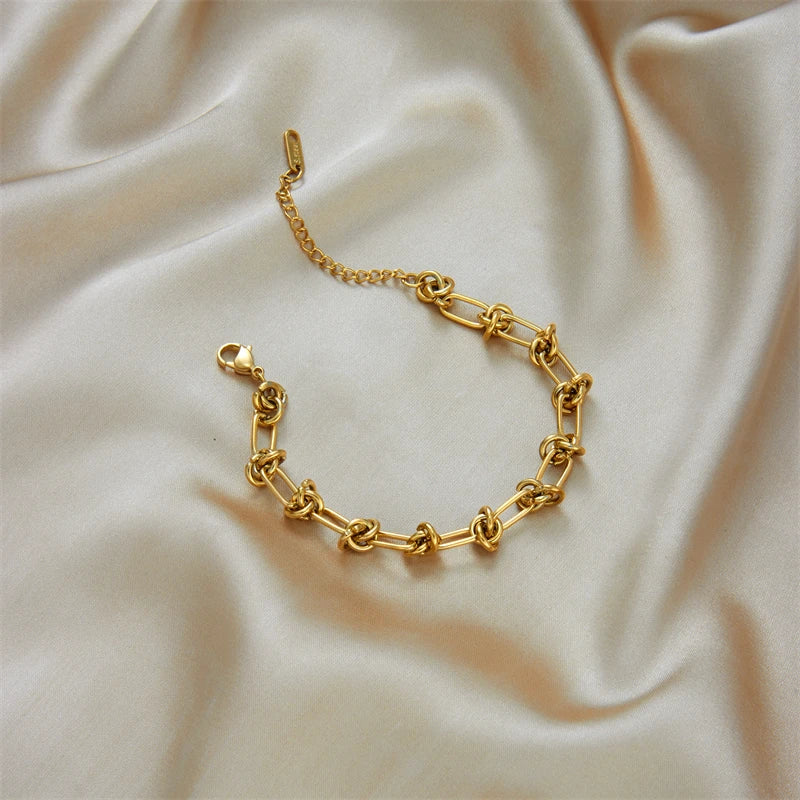 Knot Necklace